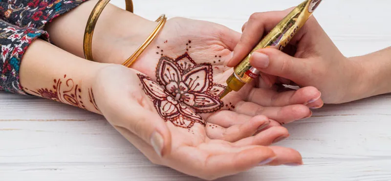 Modern-Day-Applications-of-Mehndi-Design